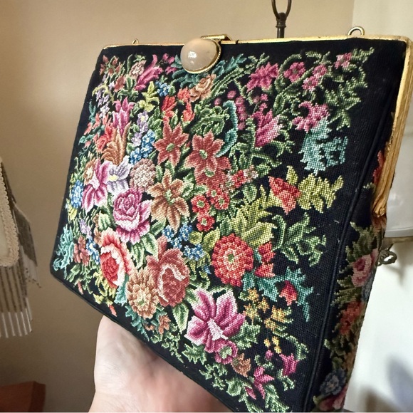 1950s Floral Embroidered Clutch - Picture 2 of 10